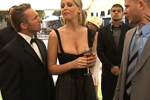 丰满闷骚的人妻k8